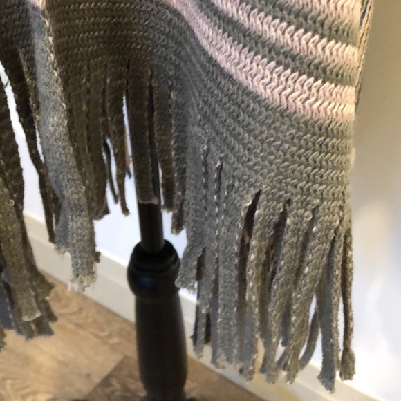 NEW shawl poncho sweater striped with fringe grey  pink O/S - Picture 4 of 6